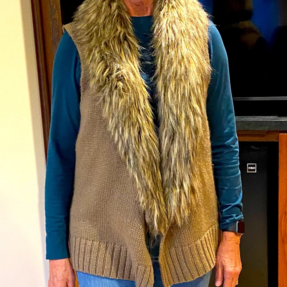 Women’s sweater vest